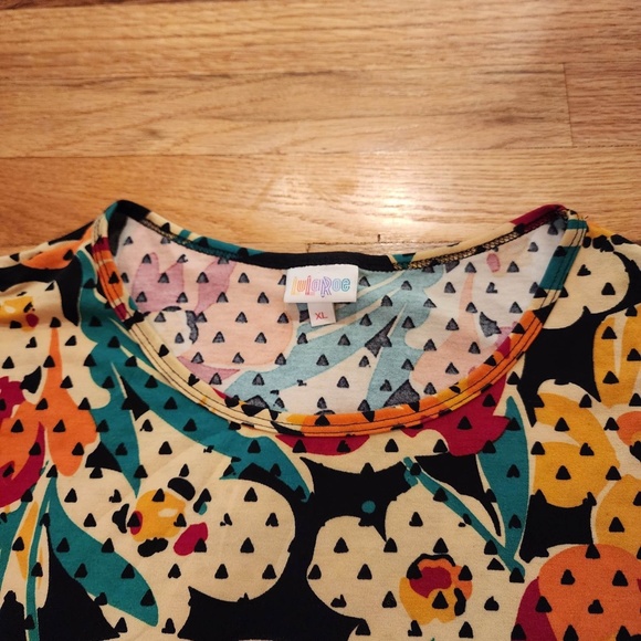 LulaRoe Scoop Neck Hi Low Floral Top XL - Picture 2 of 4